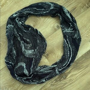 Elegant Blue and White Women's Scarf